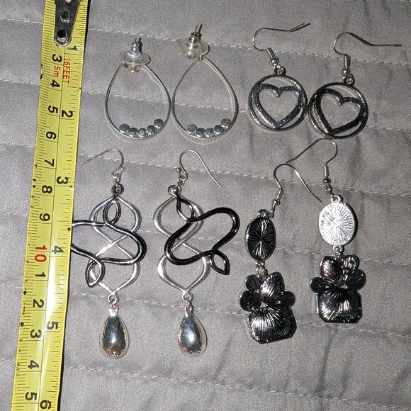 $3 with Bundle ~ Rhinestone Earring Lot 3072 - Picture 6 of 6